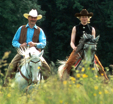 Ausritt zu Zweit mit Hengst und Stute